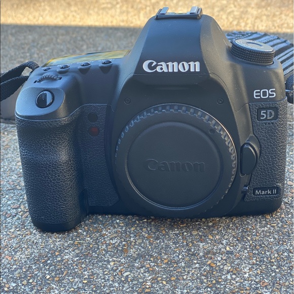 Canon 5D Mark II - Picture 9 of 9